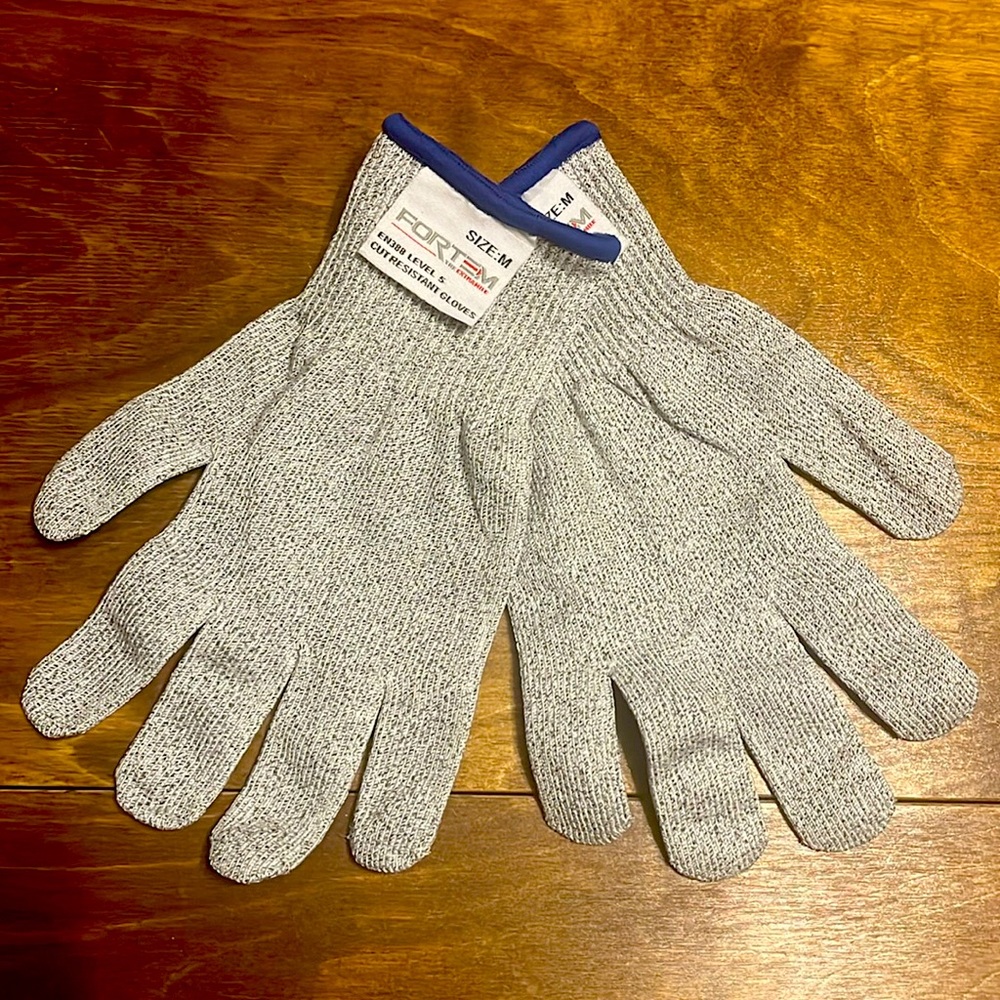 Cut resistant gloves M